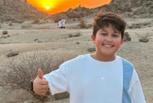 Jeddah: Moon Mountain Hiking and Sunset Yoga