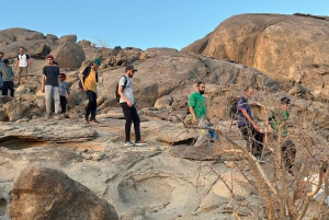 Jeddah: Moon Mountain Hiking and Sunset Yoga