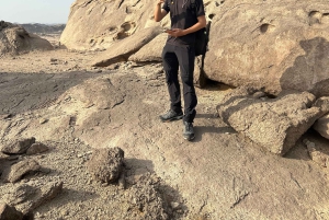 Jeddah: Moon Mountain Hiking and Sunset Yoga
