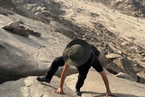 Jeddah: Moon Mountain Hiking and Sunset Yoga