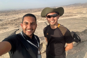 Jeddah: Moon Mountain Hiking and Sunset Yoga