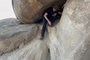 Jeddah: Moon Mountain Hiking and Sunset Yoga