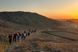Jeddah: Moon Mountain Hiking and Sunset Yoga