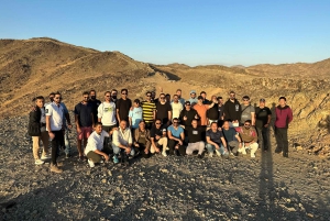 Jeddah: Moon Mountain Hiking and Sunset Yoga