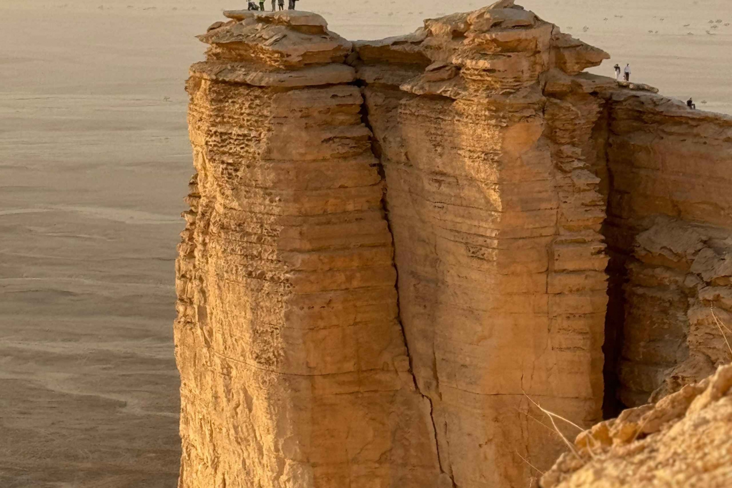 Riyadh: Edge Of The World, camels &Stargazing with 4x4