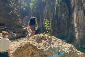 Excursión de senderismo por el cañón de Wadi Lajab