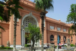 シャルム エル シェイク発：飛行機で行くカイロのピラミッド 1 日ツアー