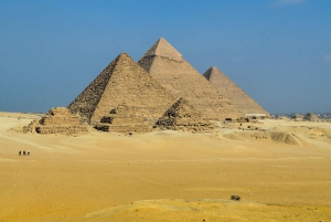 シャルム エル シェイク発：飛行機で行くカイロのピラミッド 1 日ツアー