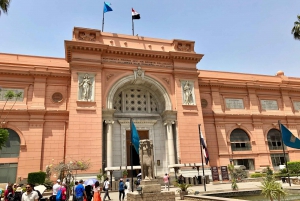 シャルム エル シェイク発：飛行機で行くカイロのピラミッド 1 日ツアー