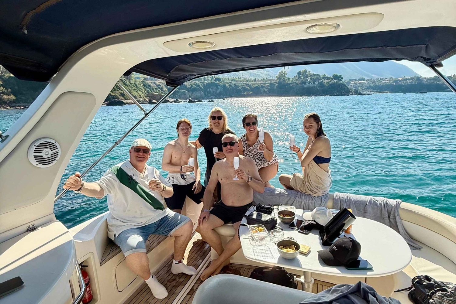 Almira Cefalù - Isole Eolie: Avventura giornaliera in mini Yacht alle Isole