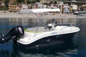 Alquiler de barco sin licencia en Letojanni (medio día, 4 h)