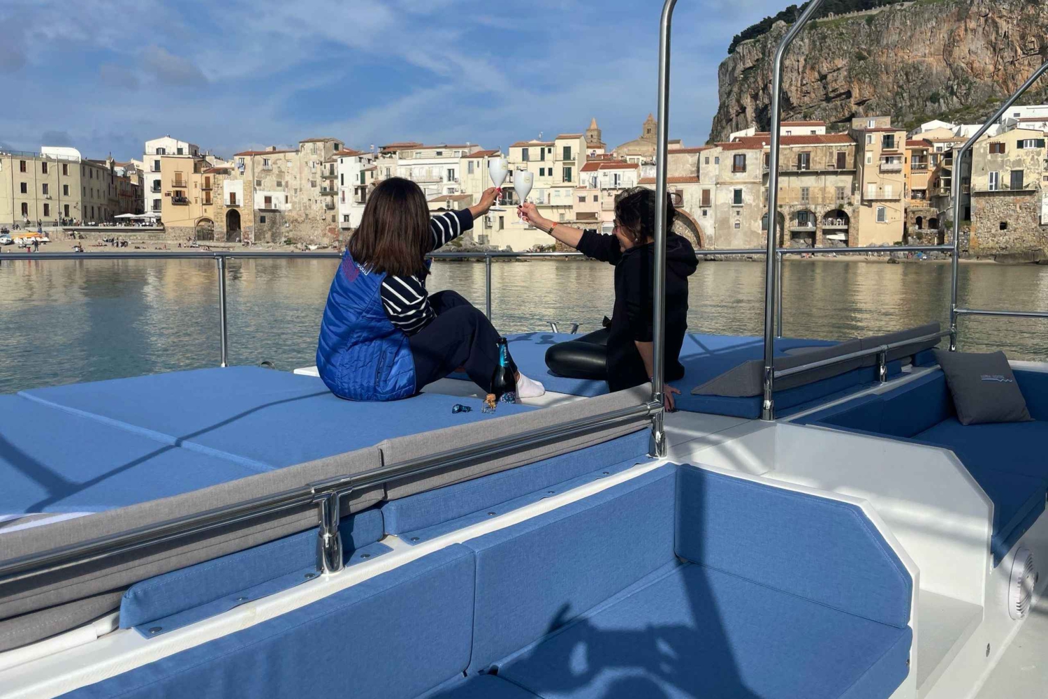 Passeio de catamarã: experiência de descoberta da costa de Cefalù.