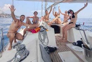 Катания: морская прогулка по побережью с аперитивом