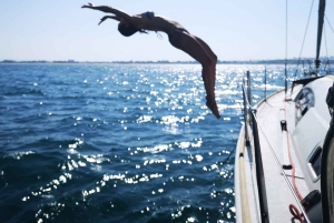 Catania: Coastline Sailing Trip 6hr with Aperitif and Lunch