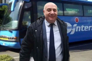 カターニア国際空港：タオルミーナ往復バス送迎