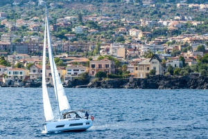 Катания: парусный тур по побережью Циклопов с сицилийским аперитивом