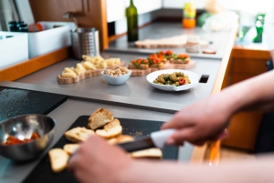 Катания: парусный тур по побережью Циклопов с сицилийским аперитивом