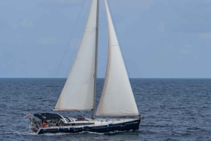 Катания: парусный тур по побережью Циклопов с сицилийским аперитивом