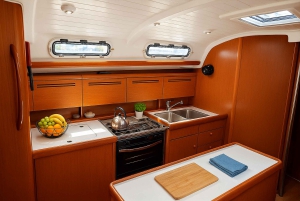 Catania: Sunset Sailing with Aperitif and Swim (4 hours)