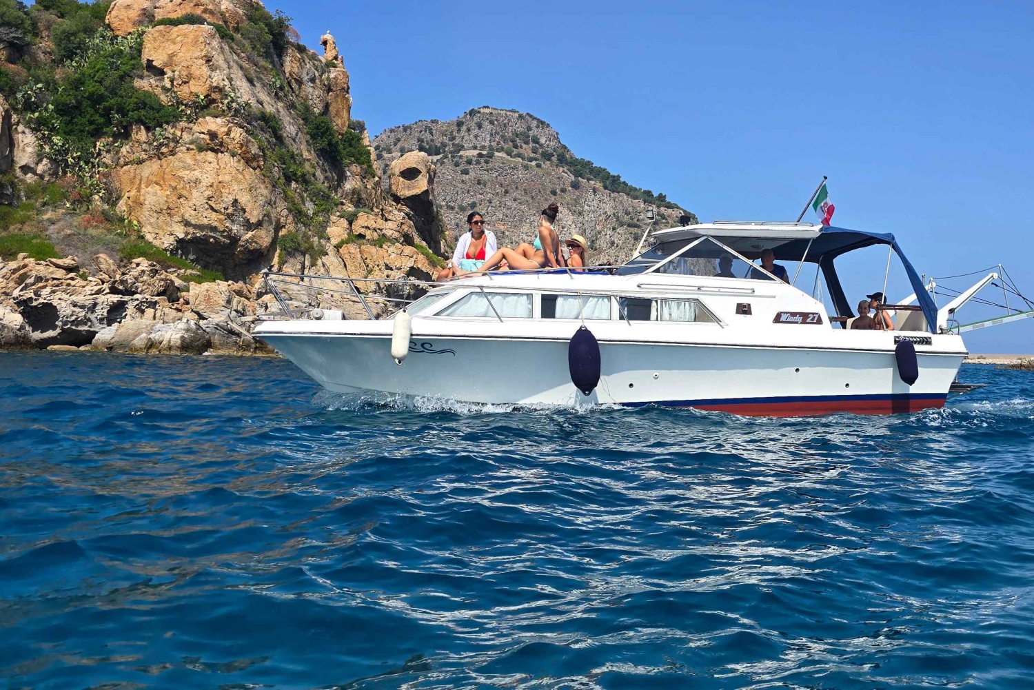 Чефалу: Экскурсии на лодке от побережья до побережья с купанием, сноркелингом и аперитивом.