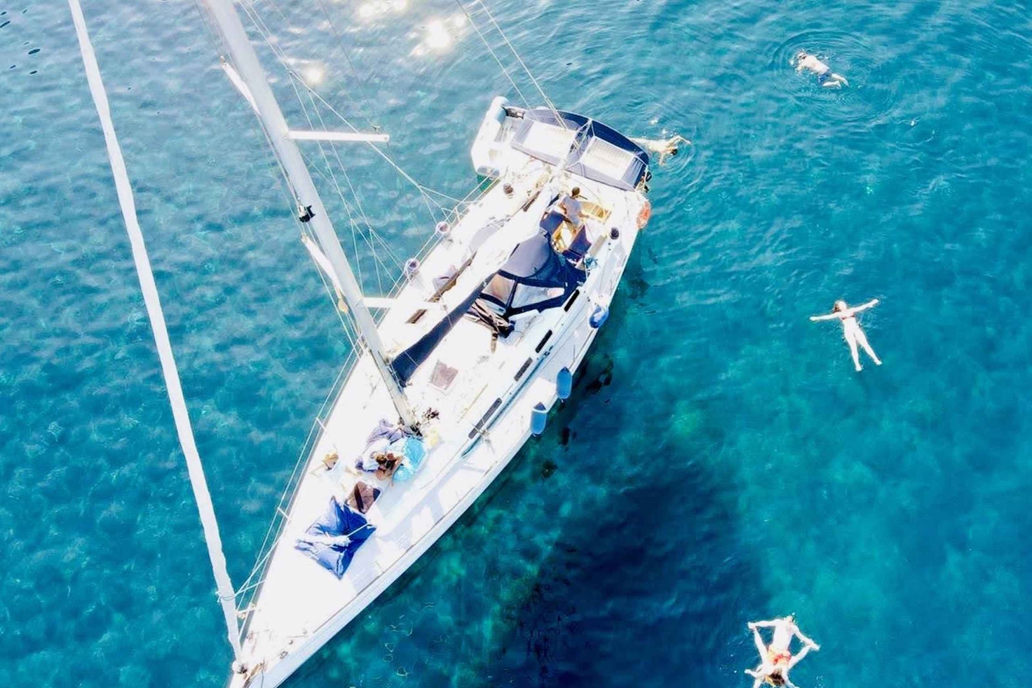 Discover the magic of sailing: a boat tour in Catania