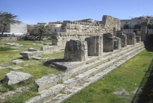 Откройте для себя чудеса Ортигии: тур на тук-туке между историей и морем.