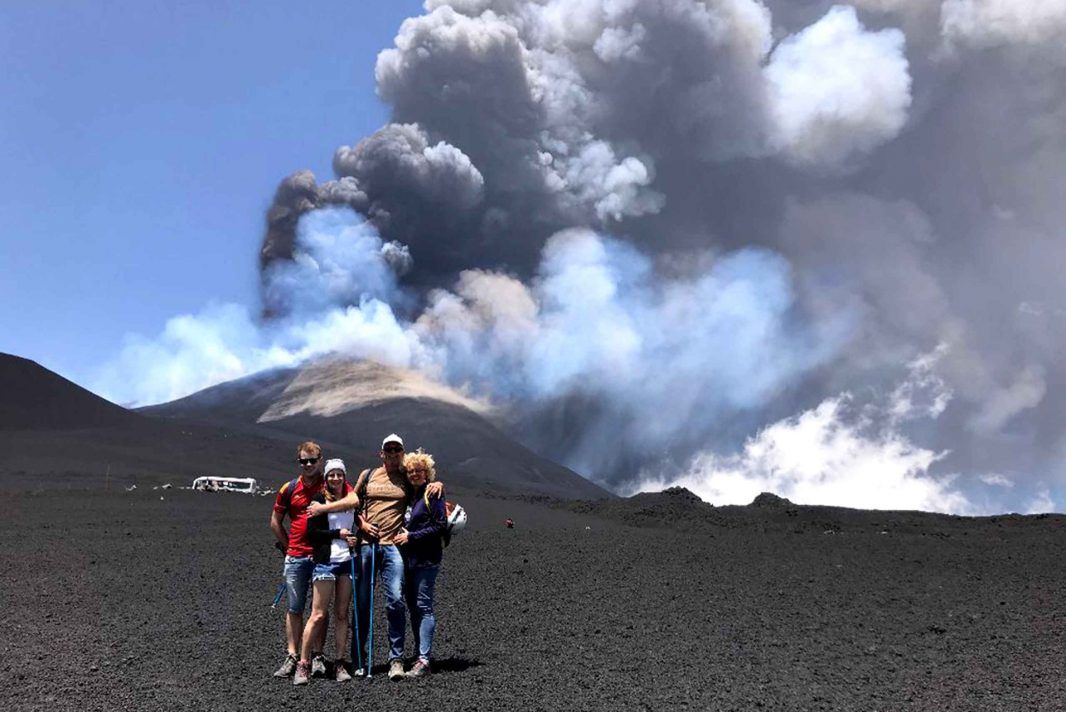 Etna: Yksityinen 4WD-aamumatka Euroopan suurimmalle tulivuorelle