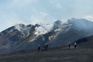 Etna-toppen 3300 m: Trekking på den aktive vulkanen