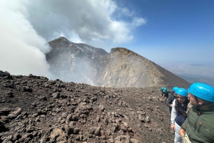 Etna-toppen 3300 m: Trekking på den aktive vulkanen