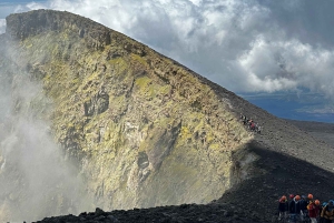 Etna-toppen 3300 m: Trekking på den aktive vulkanen