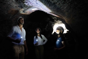 エトナ山サンセットツアー：火山トレッキング、洞窟、試食（カターニア発）