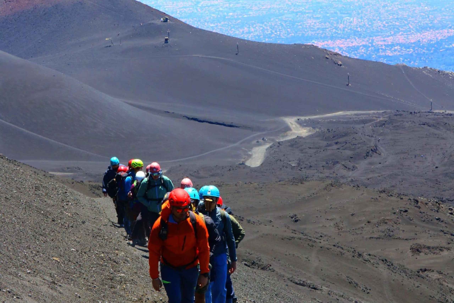Etna-trekning på 3000 meter med taubane, guide og taxitjeneste kan bestilles