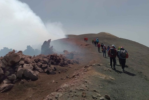 Etna-trekning på 3000 meter med taubane, guide og taxitjeneste kan bestilles