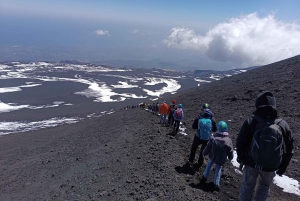 Etna-trekning på 3000 meter med taubane, guide og taxitjeneste kan bestilles
