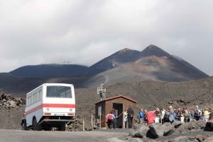 Etna-trekning på 3000 meter med taubane, guide og taxitjeneste kan bestilles