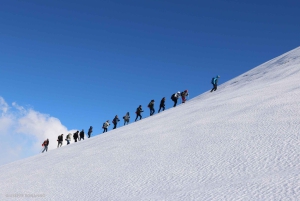 Etna-trekning på 3000 meter med taubane, guide og taxitjeneste kan bestilles