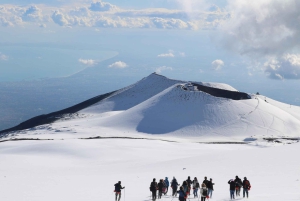 Etna-trekning på 3000 meter med taubane, guide og taxitjeneste kan bestilles