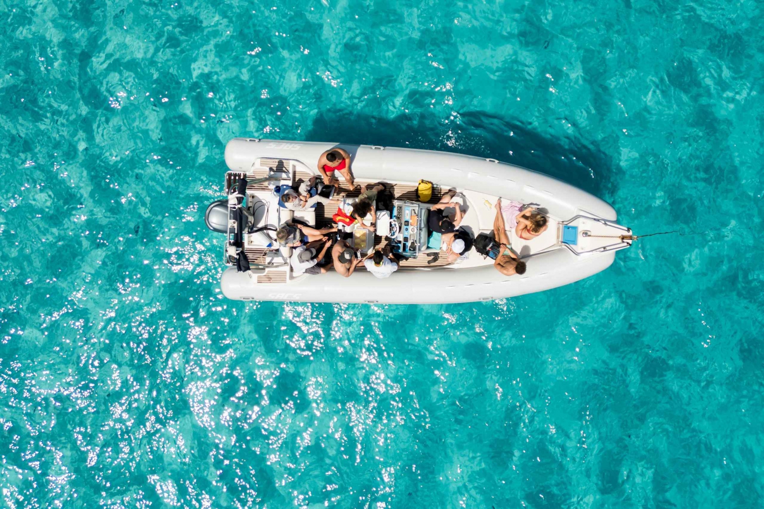 Trapanista: Favignanan ja Levanzon kokopäiväretki lounaalla ja aperitiivilla.