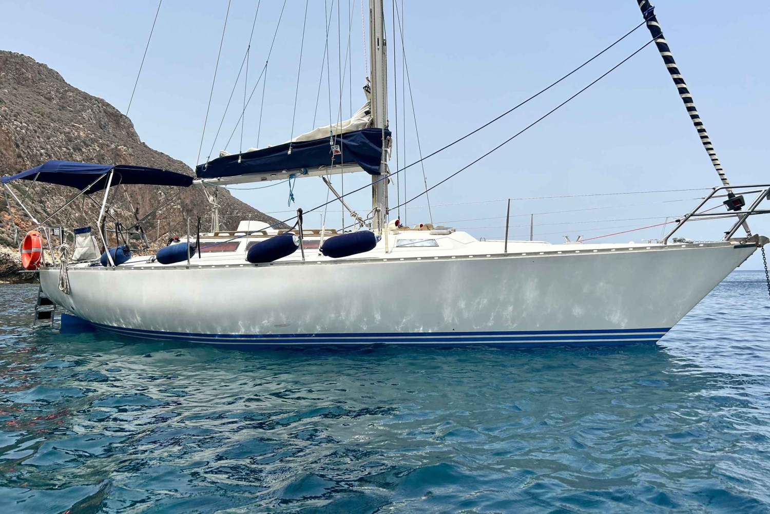 トラーパニ発エガディ諸島セーリングツアー（船上ランチ付き