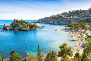 Giardini Naxos: Passeio de catamarã com golfinhos ao pôr do sol com Aperetif