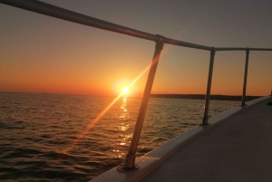 Lampedusa : croisière en bateau avec pauses baignade et déjeuner italien