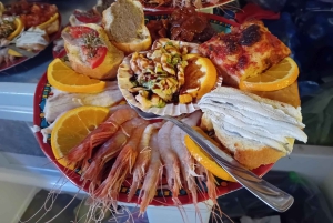 Lampedusa : croisière en bateau avec pauses baignade et déjeuner italien