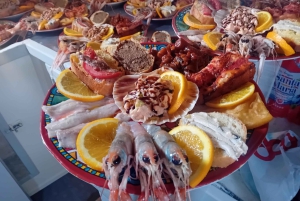 Lampedusa : croisière en bateau avec pauses baignade et déjeuner italien