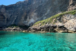 Lampedusa : croisière en bateau avec pauses baignade et déjeuner italien