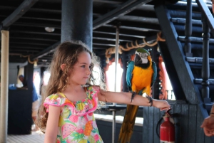 Лампедуза: экскурсия на пиратском корабле с обедом и музыкой