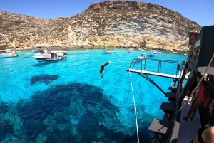 Лампедуза: экскурсия на пиратском корабле с обедом и музыкой