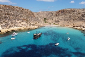 Лампедуза: экскурсия на пиратском корабле с обедом и музыкой