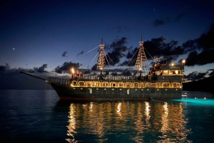 Lampedusa: obserwacja delfinów o zachodzie słońca na statku pirackim