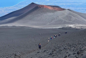 Vulcano Etna: Escursione a 3000 metri sui crateri ad alta quota in trekking