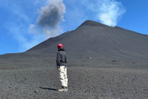 Vulcano Etna: Escursione a 3000 metri sui crateri ad alta quota in trekking